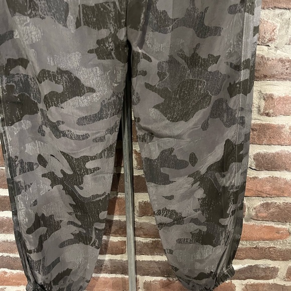 Hard Tail GrayGreen Camo Satin Jogger Size Small - Picture 6 of 12